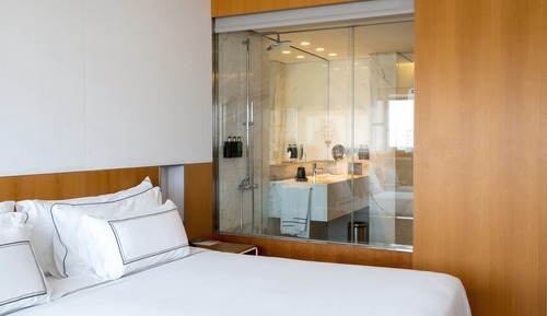 Deluxe Room (2 adults + 1 child)