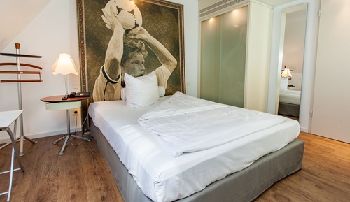 Economy Room, 1 Queen Bed