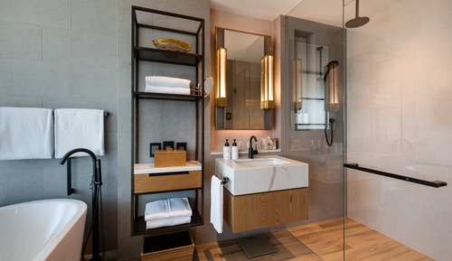 Junior Suite, 1 King Bed, Club Lounge Access, City View (Cityscape View)