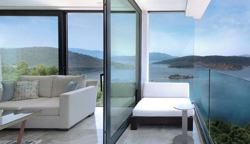 Suite, 1 King Bed, Non Smoking, Sea View (Balcony)