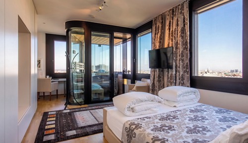 City View, Rooftop Apartment with Sauna