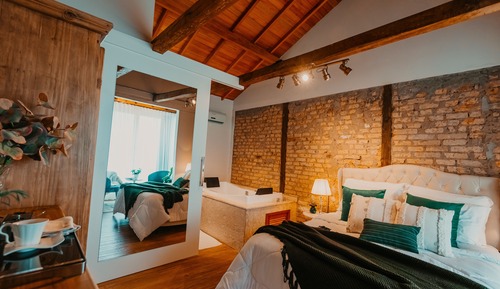 Honeymoon Cabin