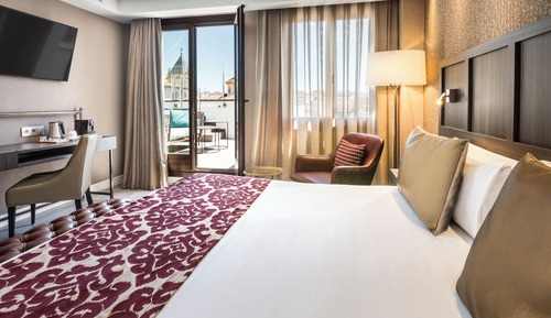 Junior Suite (Swimming Pool Single Use)