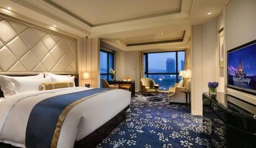 Premier Room