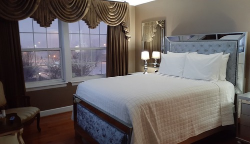 Standard Room, 1 Queen Bed, Private Bathroom, City View (Chayil)