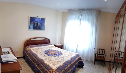 Double Room, 1 Queen Bed, Shared Bathroom