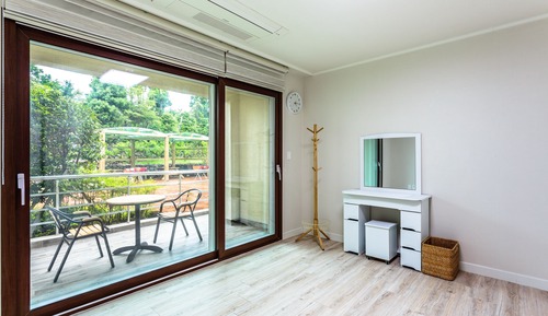 Studio (Korean Ondol)