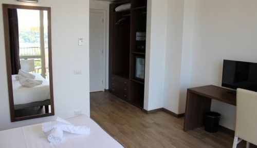Room, 2 Bedrooms, Connecting Rooms (No Lake View)