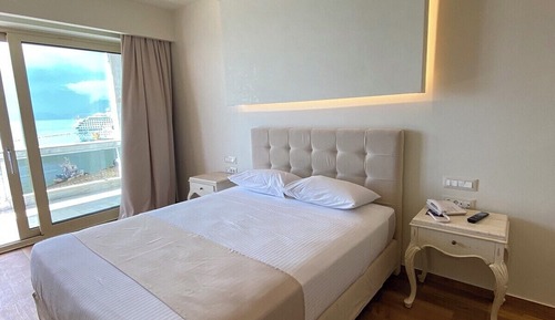 Junior Studio Suite