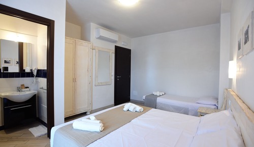 Triple Room