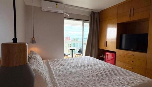 Deluxe Suite, Jetted Tub