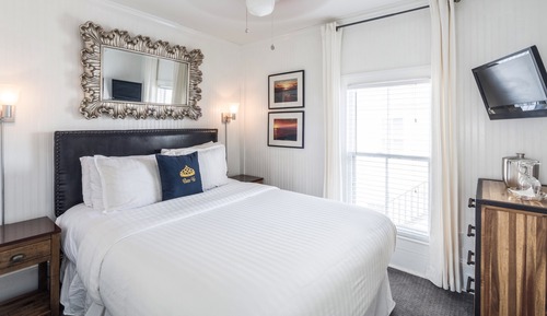 Deluxe Room, 1 Queen Bed