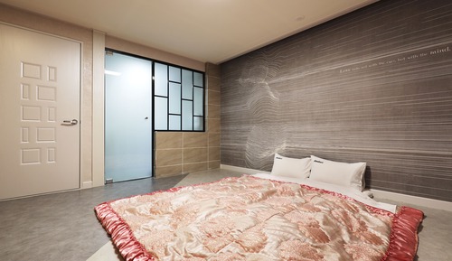 Family Room (1 Single Futon)