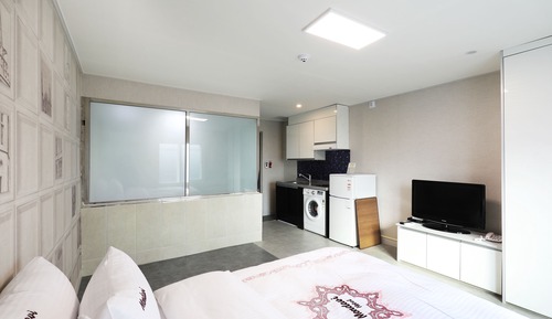 Family Room (Twin Bed)