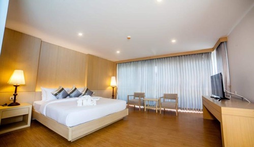 Executive Suite with Outdoor Bathtub
