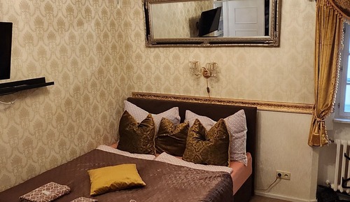 Gallery Suite, 1 Queen Bed, Kitchenette, Ground Floor