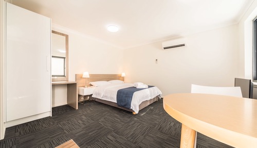 One Bedroom Apartment - Queen Bed