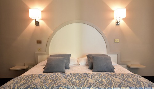 Classic Triple Room, Partial Sea View