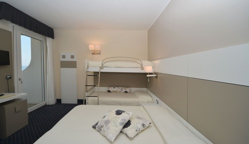 Classic Quadruple Room, Partial Sea View