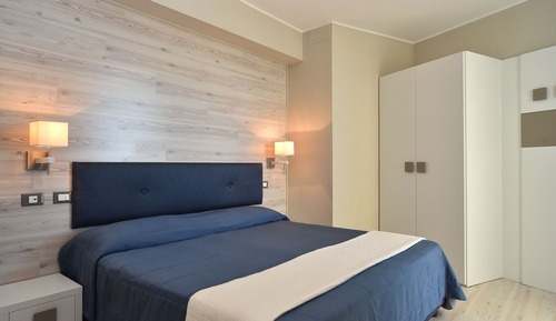 Comfort Quadruple Room, Partial Sea View