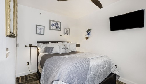 Comfort Room, 1 Queen Bed
