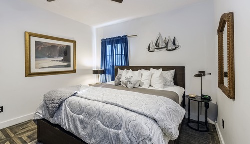 Standard Room, 1 King Bed, Jetted Tub ( (10, 11, 14, 15))
