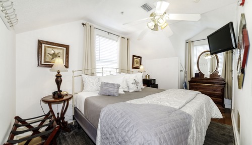 Deluxe Room, 1 King Bed, Hot Tub ( (3, 4, 7))