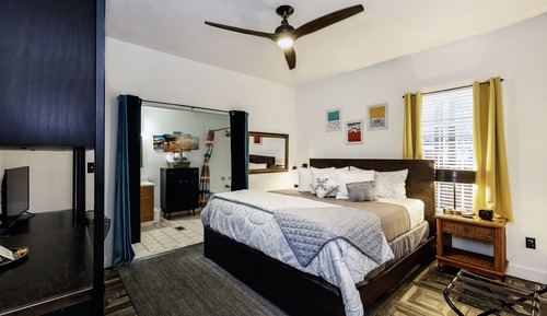 Standard Room, 1 King Bed, Jetted Tub ( (10, 11, 14, 15))