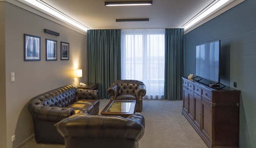 Grand Studio Suite, 1 Bedroom, Partial Lake View