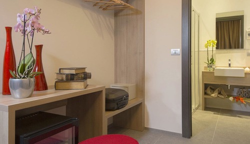 Single Room, Private Bathroom