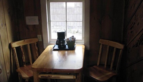 Kitchen Cabin - Up to 2 People
