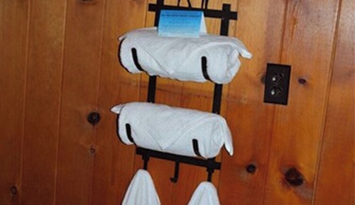 Main Lodge - Up to 2 People - Shared Bathroom