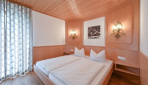 Classic Condo, 2 Bedrooms