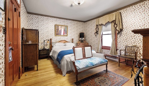 Deluxe Room, 1 Queen Bed, Fireplace