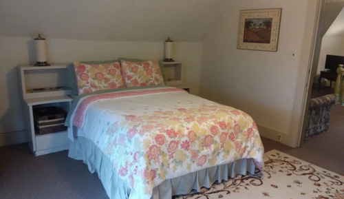 Room, Shared Bathroom (Barclay Room)