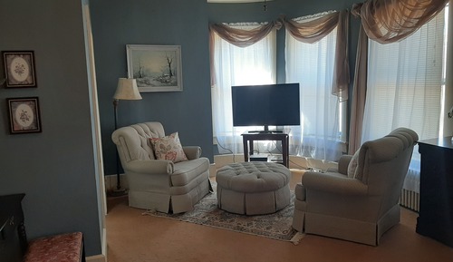 Room, Private Bathroom (Dinsmore)