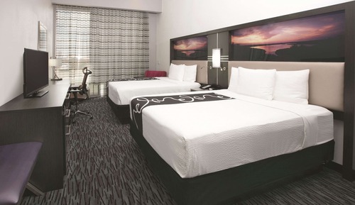 Room, 2 Queen Beds, Accessible, Non Smoking (Mobility/Hearing, Tub w/ Grab Bars)