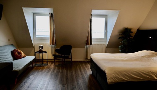 Double Room, Bathtub