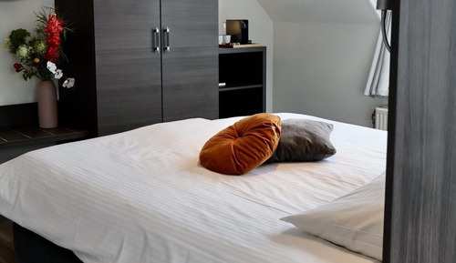 Suite, Jetted Tub