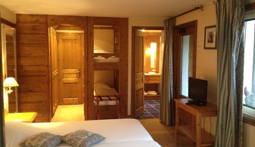 Junior Room, Connecting Rooms