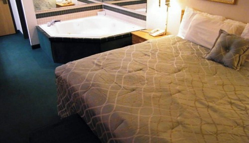 Room, 1 King Bed, Non Smoking, Jetted Tub