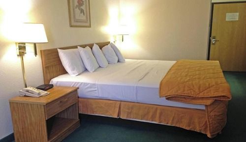 Room, 1 King Bed, Smoking