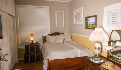 Gardener's Room (Shared Bathroom )