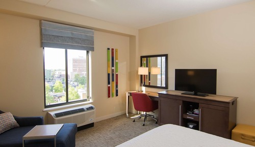 Studio, 1 King Bed, Non Smoking, Refrigerator & Microwave (Wet Bar)