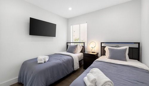 Club Townhome, City View