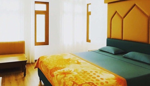 Luxury Triple Room, City View