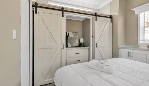 House, 1 King Bed with Sofa bed, Patio (Byrd 7 Nesting Nook)