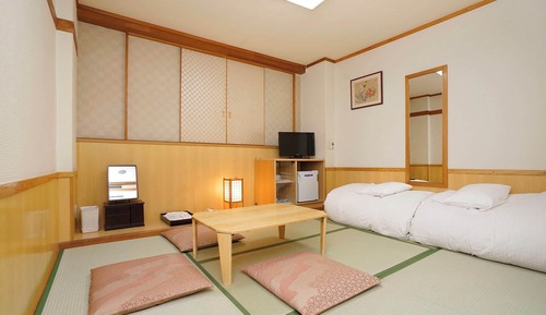 Japanese-style Room, Smoking