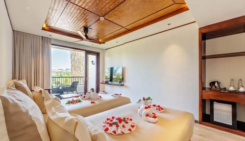 Deluxe Room, Pool View