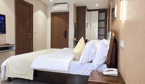 Luxury Duplex, Hill View